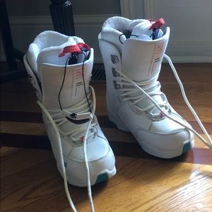 Snowboarding boots